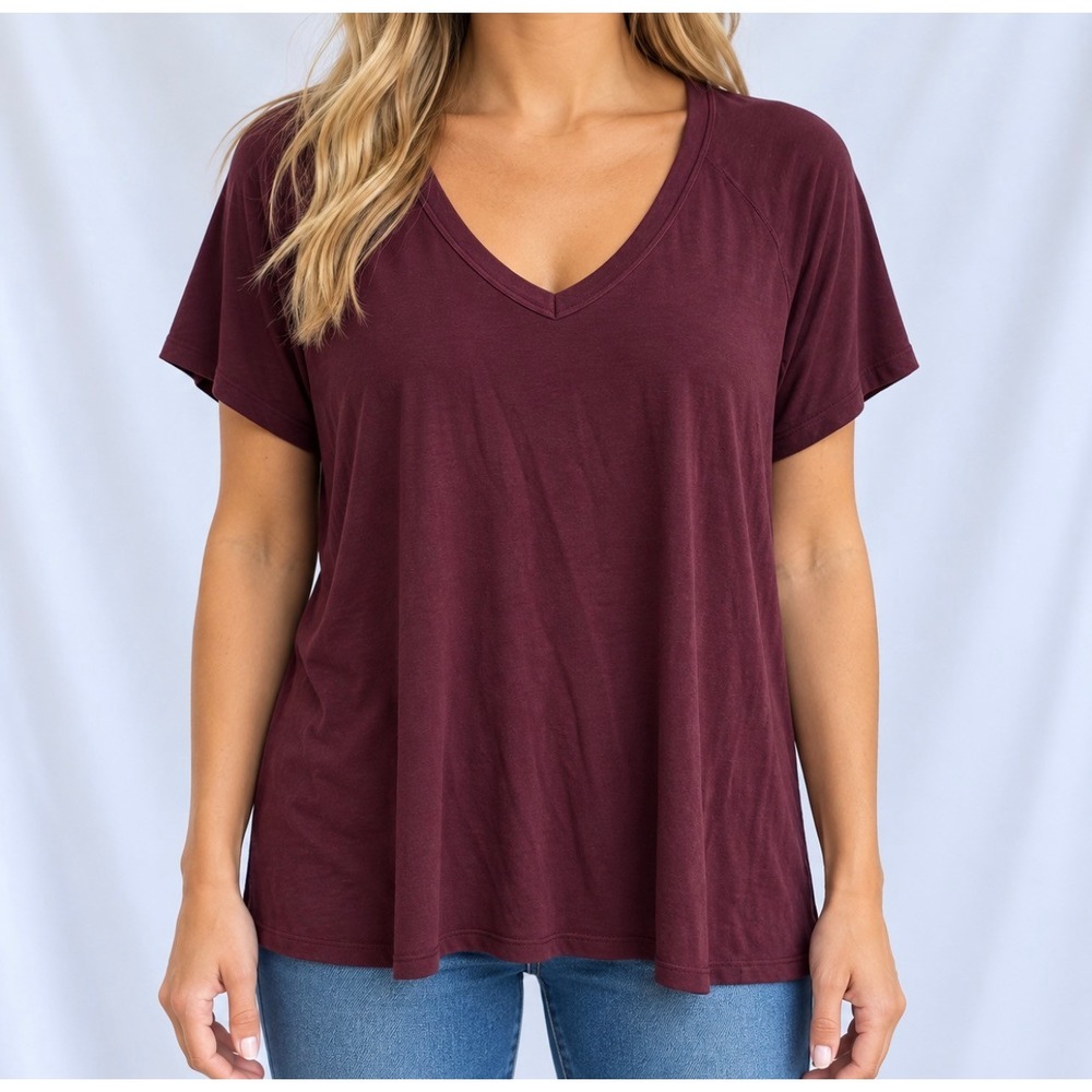 American Eagle Soft & Sexy Tee Size M Burgundy Good V-Neck Raglan Short Sleeve